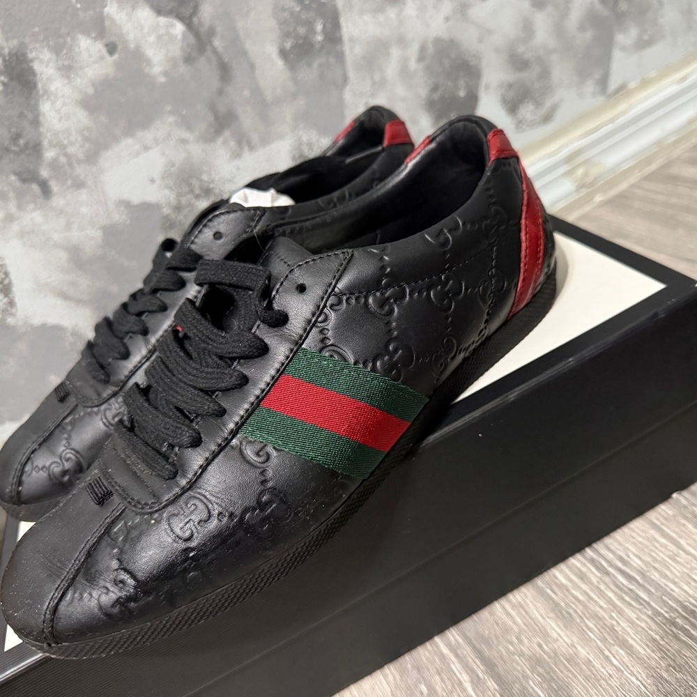 Gucci Women’s Black Sneakers with Red and Green Stripes